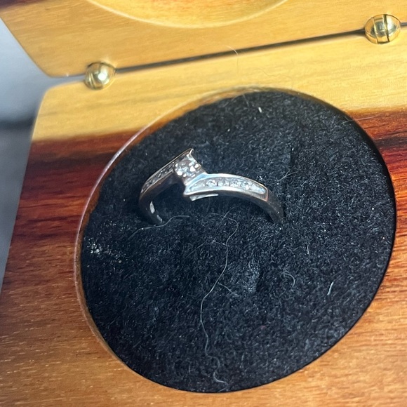 0.15 CT Ring. White Gold. Size 6.5 - Picture 4 of 4